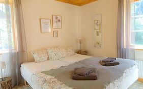 Skålsjögården Timber Lodge